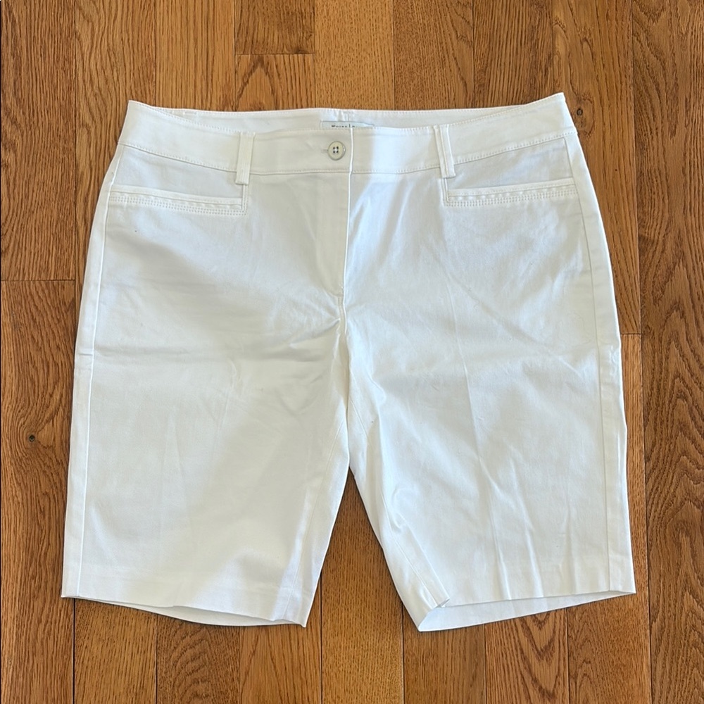 White Bermuda shorts - Picture 1 of 4